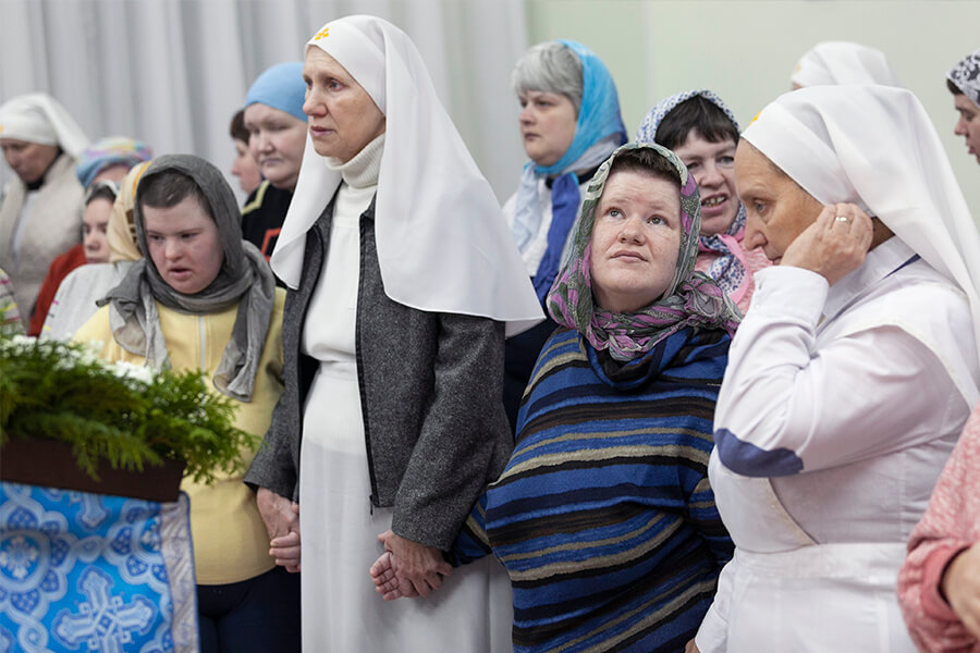 sister raisa with children